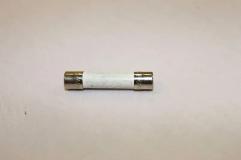 FUSIBLE 15 A 230 V 31.5 X 6.45 M/M POUR MICRO ONDES SAMSUNG - 3601001197